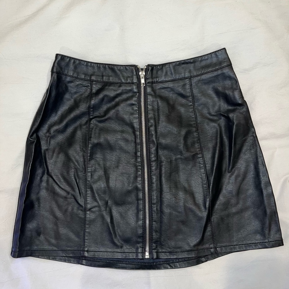Forever 21 | Black Faux leather skirt